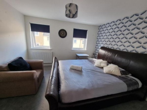 Superking Bedroom Close To The A30 Camborne